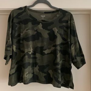 !!GENTLY USED!! Flowy, athleisure workout top!!